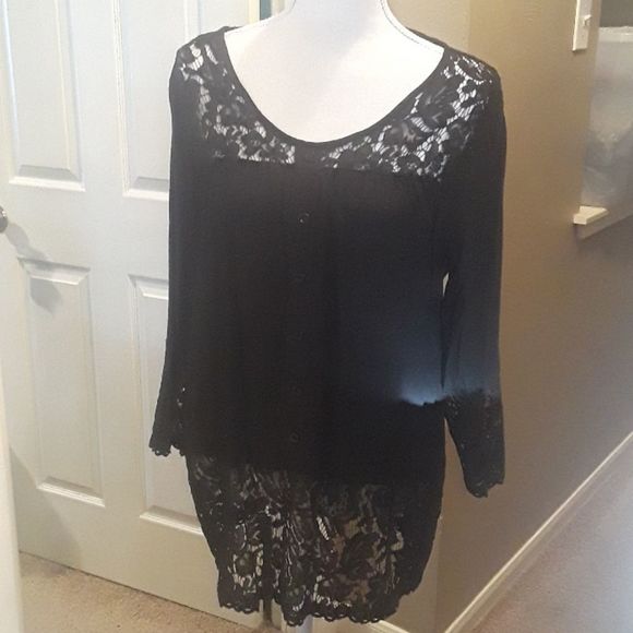 Soft & Feminine Black Lacey V-Neck Top Size Medium - Picture 5 of 8